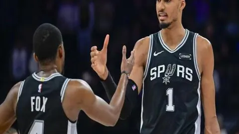 利物浦9轮以3-0横扫莱斯特城，若塔建功菲尔米诺添彩